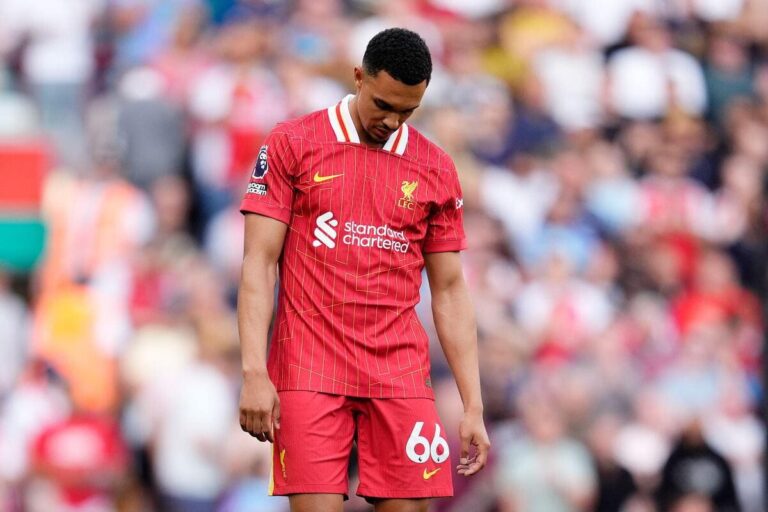 The fixed lines with the start of Chisa but Alexander-Arnold left on the bench.