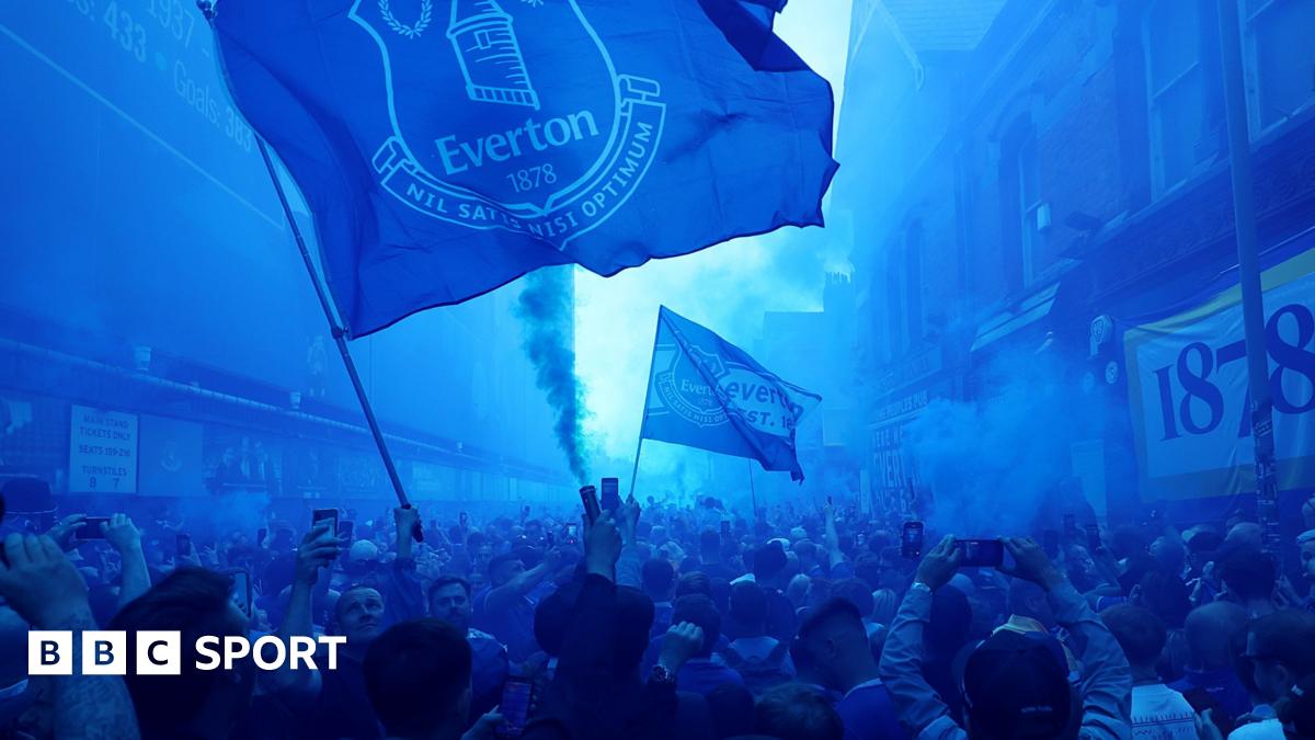 Gudison Park: Emotional scenes Mark Everton’s last game at Old Stadium Gudison Park: Emotional scenes Mark Everton’s last game at Old Stadium